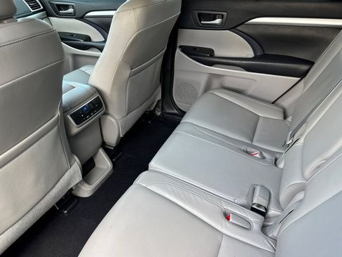 Used 2018 Toyota Highlander XLE FWD image 27