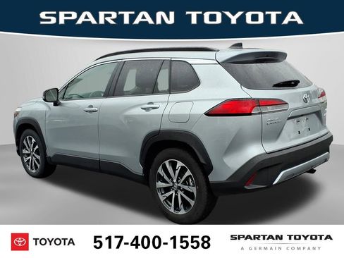 Used 2025 Toyota Corolla Cross XLE AWD/4WD image 10