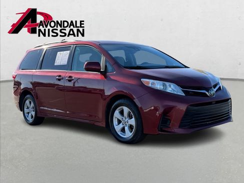Used 2020 Toyota Sienna LE image 9
