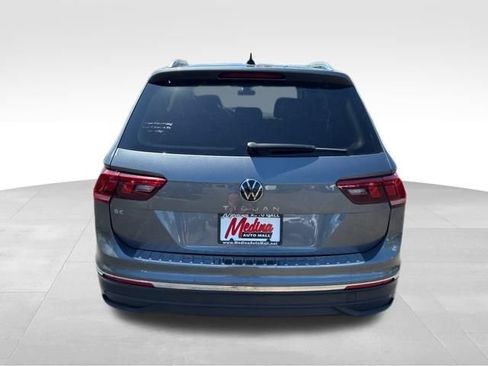 Used 2023 Volkswagen Tiguan SE w/ Panoramic Sunroof Package FWD image 6