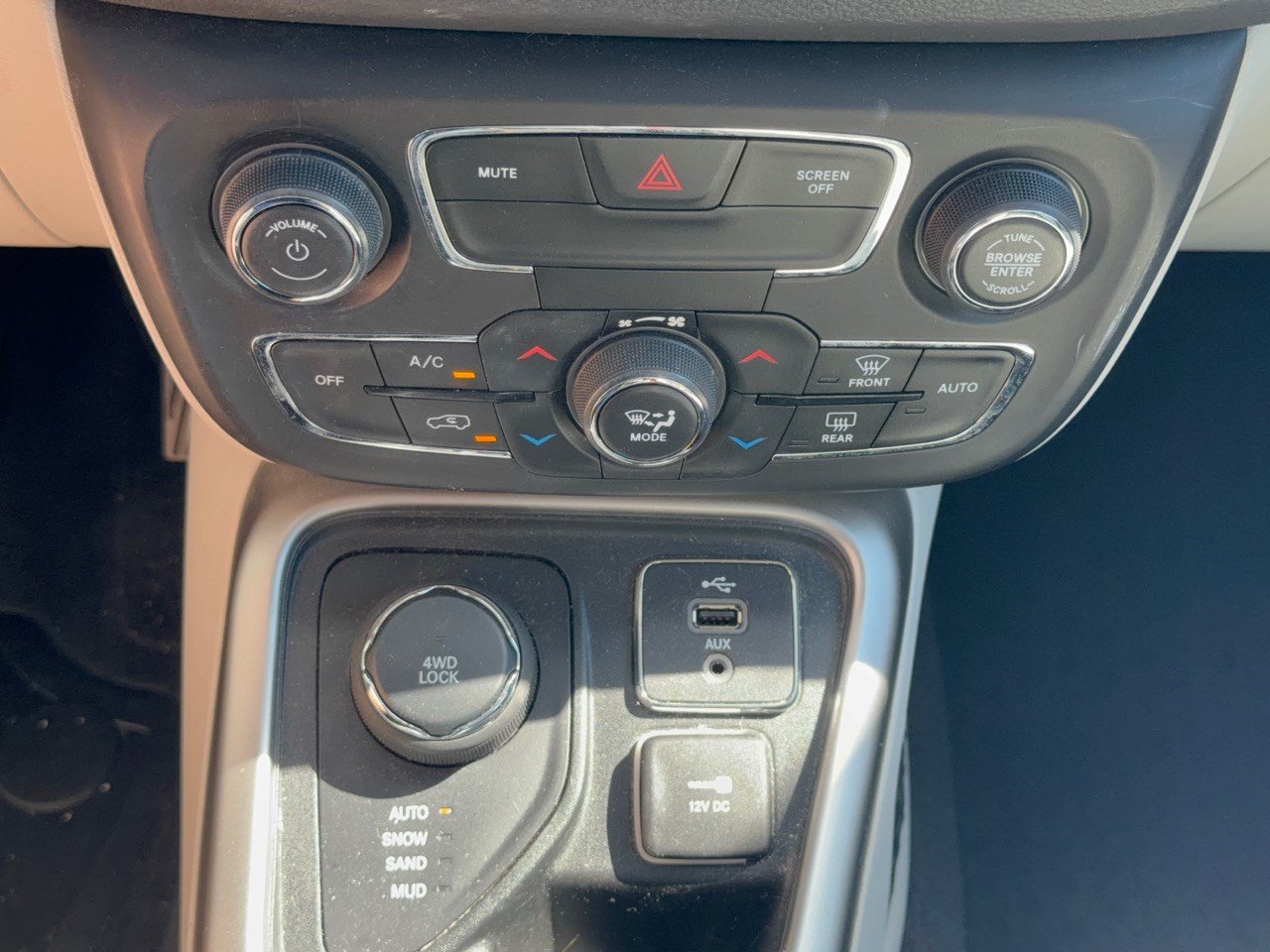 Used 2018 Jeep Compass Latitude w/ Popular Equipment Group AWD/4WD image 22