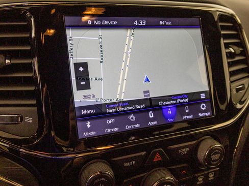 Used 2020 Jeep Grand Cherokee Limited X image 25