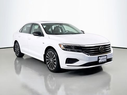 Used 2022 Volkswagen Passat 2.0T FWD image 3