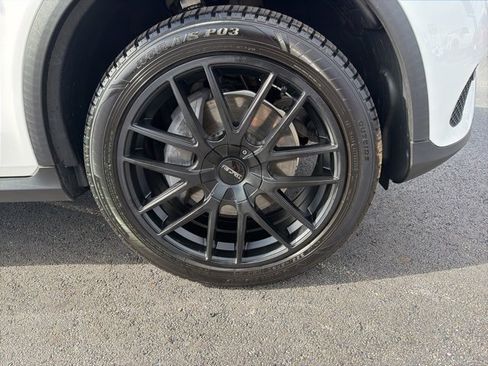 Used 2018 Mercedes-Benz GLC 300 image 4