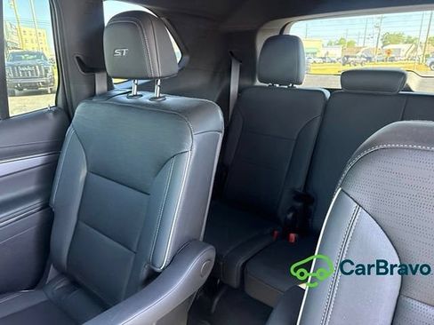 Used 2025 Buick Enclave Sport Touring FWD image 15