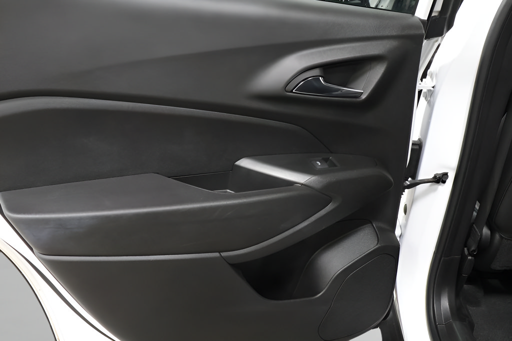 Used 2025 Chevrolet Trax LT w/ LT Convenience Package FWD image 22
