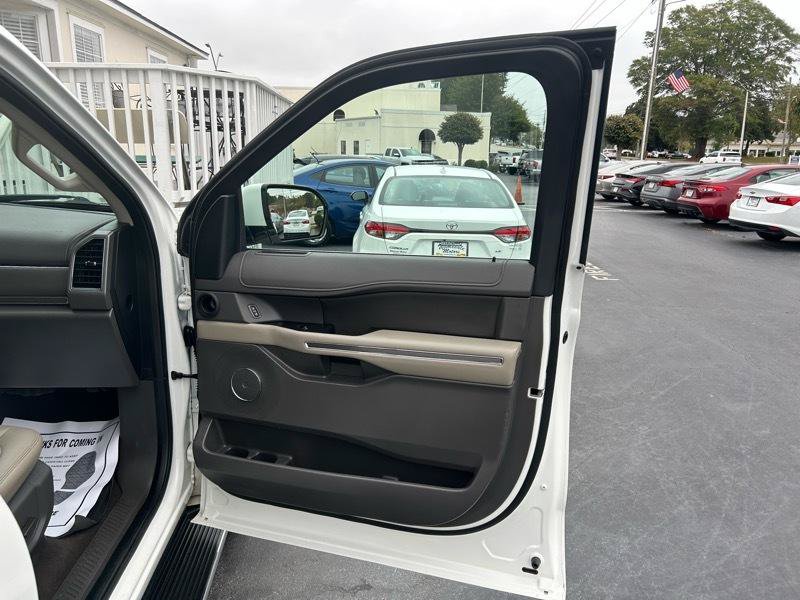 Used 2020 Ford Expedition XLT w/ Equipment Group 202A AWD/4WD image 23