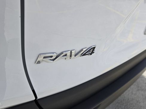 Used 2025 Toyota RAV4 XLE AWD/4WD image 13
