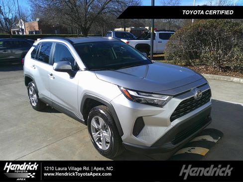 Used 2025 Toyota RAV4 XLE image 1