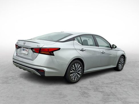 Used 2024 Nissan Altima 2.5 SV FWD image 5