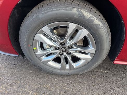 Certified 2025 Toyota Sienna XLE image 2