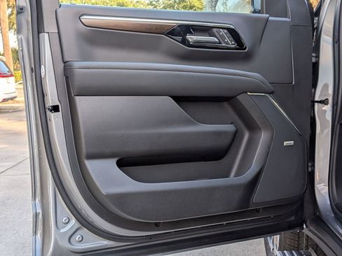 New 2026 Chevrolet Suburban High Country RWD image 7
