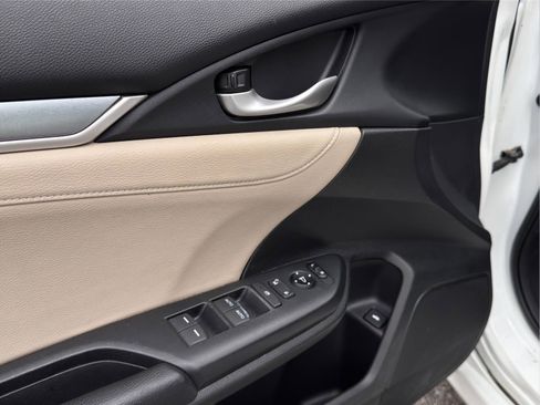 Used 2016 Honda Civic Touring image 9