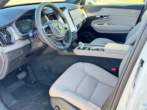 New 2026 Volvo XC90 B6 Plus w/ Protection Package Premier image 18