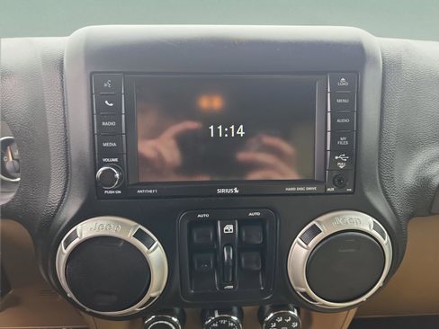 Used 2017 Jeep Wrangler Unlimited Sahara w/ Connectivity Group image 11