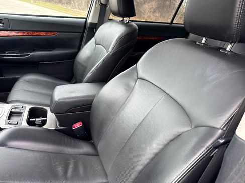 Used 2011 Subaru Outback 2.5i Limited w/ PWR Moonroof Pkg image 11