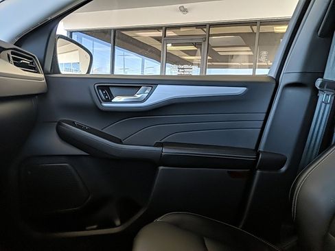 Used 2025 Ford Escape Platinum image 23