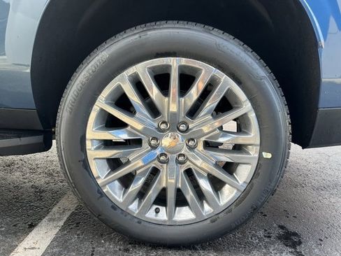 New 2025 Chevrolet Suburban Premier image 54