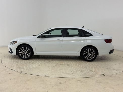 Used 2025 Volkswagen Jetta Sport FWD image 2