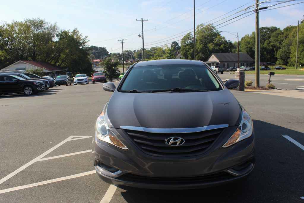 Used 2012 Hyundai Sonata GLS FWD image 2