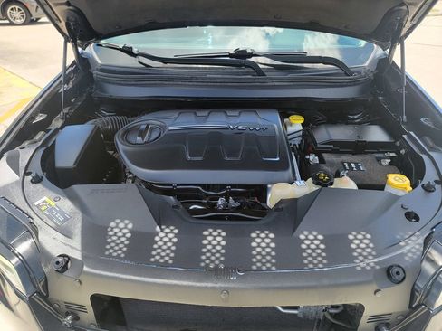 Used 2022 Jeep Cherokee Latitude Lux w/ Sun & Sound Group AWD/4WD image 9