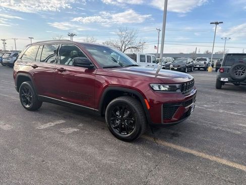 New 2026 Jeep Grand Cherokee Altitude AWD/4WD image 2
