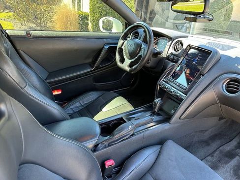 Used 2016 Nissan GT-R Premium AWD/4WD image 5