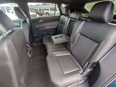 Used 2021 Volkswagen Atlas Cross Sport SE w/ Panoramic Sunroof Package image 14