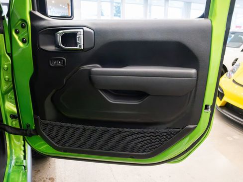 Used 2025 Jeep Wrangler Sport S image 18