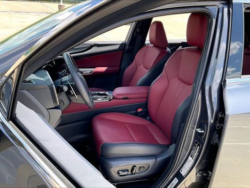 Used 2025 Lexus NX 250 FWD w/ Accessory Package (Z1) image 7