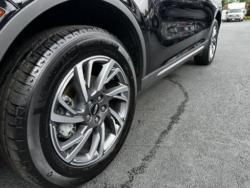 Certified 2025 Lincoln Corsair AWD w/ Equipment Group 101A image 12