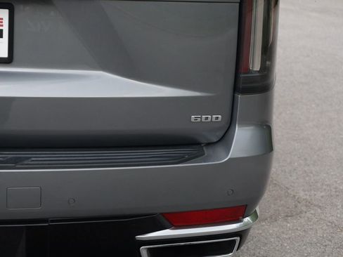 Used 2021 Cadillac Escalade Premium Luxury w/ LPO, Illumination Package image 20