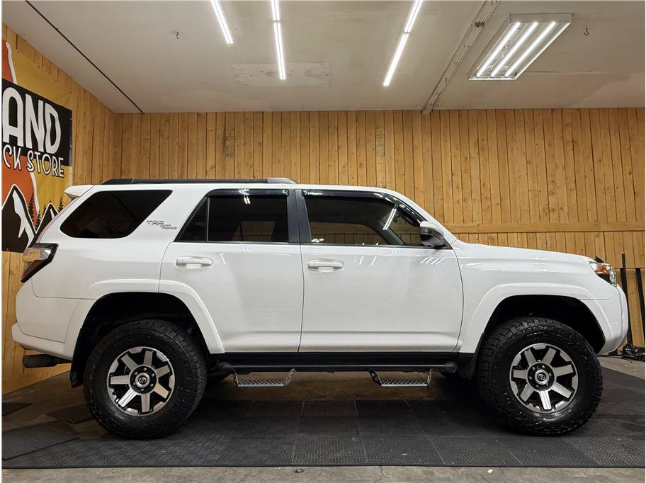 Used 2018 Toyota 4Runner TRD Off-Road AWD/4WD image 3