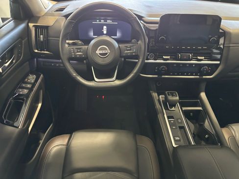 Used 2024 Nissan Pathfinder Platinum w/ Cargo Package image 9