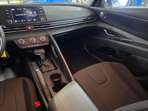 Used 2026 Hyundai Elantra SE FWD image 13