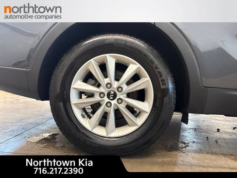 Used 2020 Kia Sorento LX FWD image 28