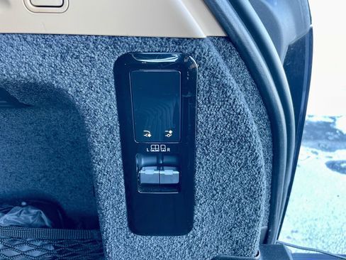 Used 2024 Land Rover Range Rover SE image 37