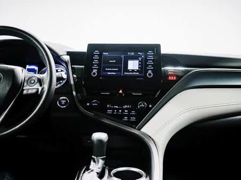 Used 2021 Toyota Camry LE image 12