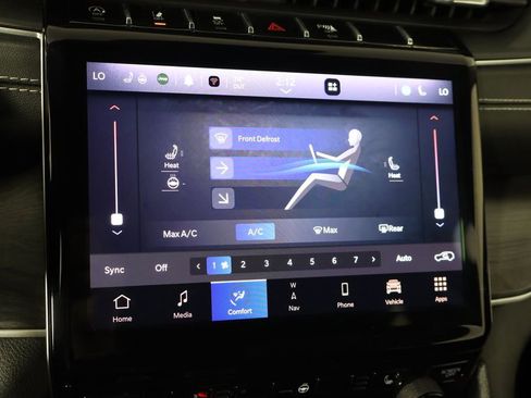 Used 2023 Jeep Grand Cherokee Limited w/ Black Appearance Package image 33