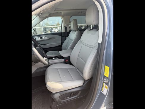 Used 2025 Ford Explorer Active w/ Active Comfort Package AWD/4WD image 14