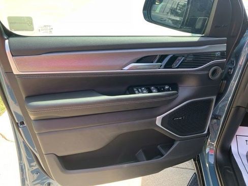 New 2026 Jeep Grand Wagoneer Limited w/ Convenience Group I AWD/4WD image 9