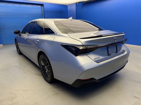 Used 2019 Toyota Avalon XSE w/ All Weather Liner Package FWD image 5