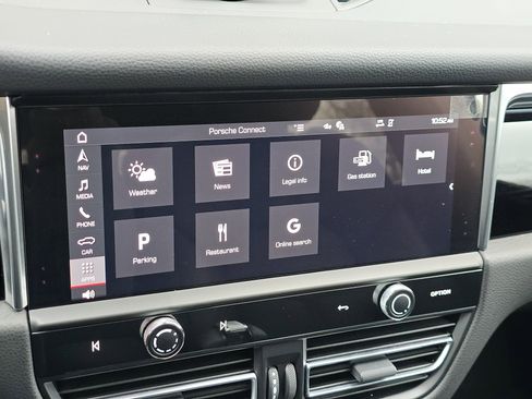 Certified 2025 Porsche Macan image 21