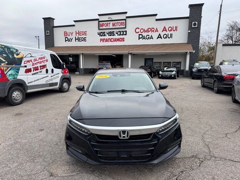 Used 2018 Honda Accord Touring image 2