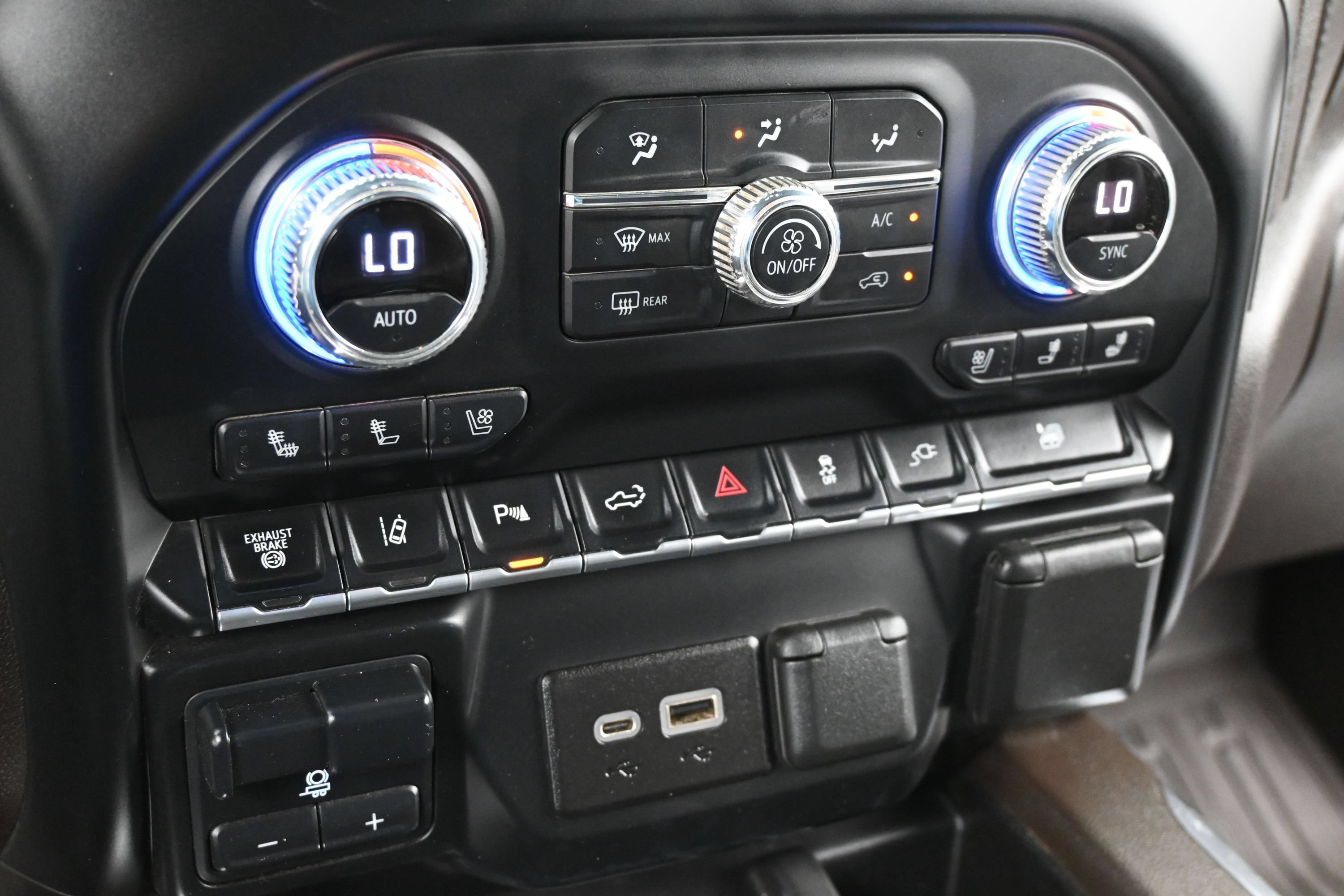 Used 2021 GMC Sierra 3500 Denali AWD/4WD image 19