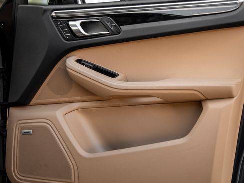Certified 2020 Porsche Macan S AWD/4WD image 43