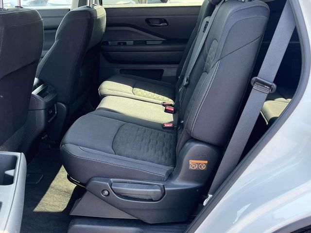 Used 2025 Nissan Pathfinder S FWD image 15