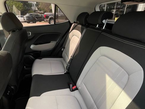 Used 2025 Hyundai Venue SEL FWD image 22