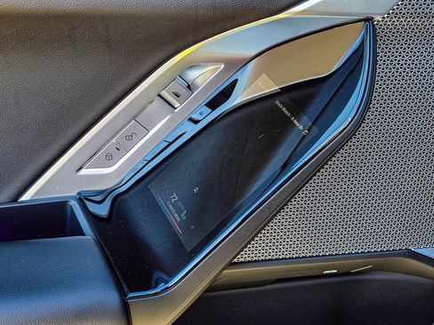 Used 2025 BMW 740i xDrive image 29