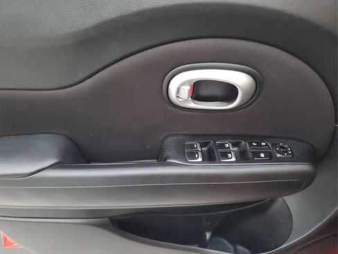 Used 2017 Kia Soul + image 11